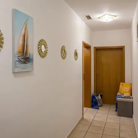 Apartment Imperium Ii - Beachfront Znjan