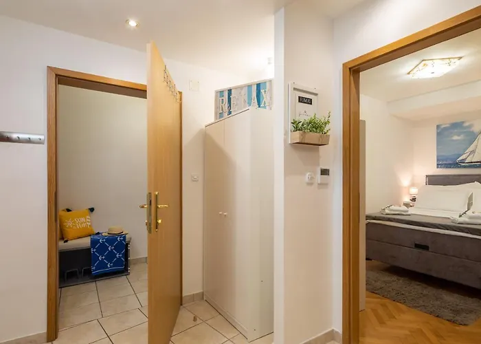 Imperium Ii - Beachfront Znjan *