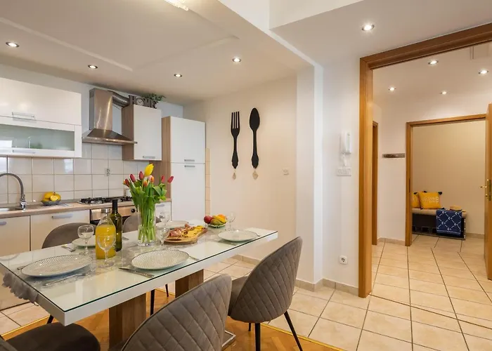 Imperium Ii - Beachfront Znjan *